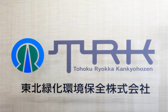 薬品管理システムの技術資料をスピーディに刷新。アイコネクトと実現したWeb公開で活きる構成とデザイン